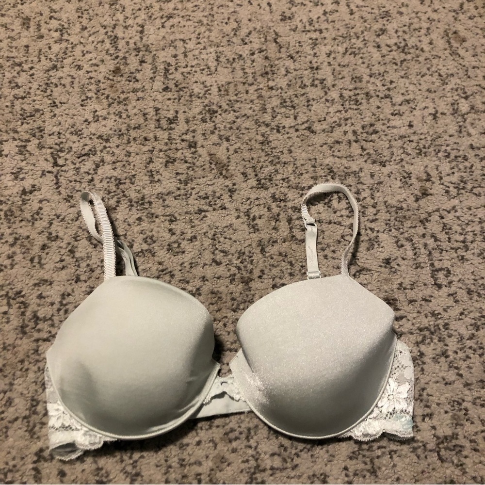 Victoria’s Secret IPEX Green Floral Laced Bra Size 34C